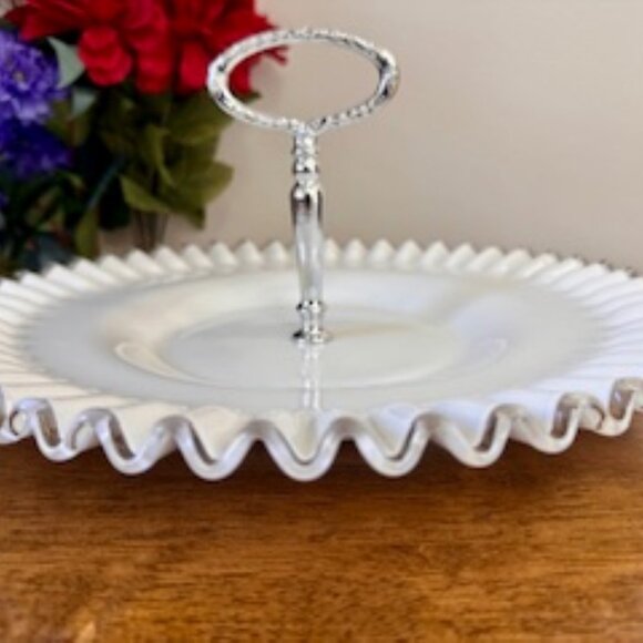 Vintage Fenton Silver Crest Milk Glass Basket – Ruffled Edge Wedding or Flower G - Picture 4 of 4
